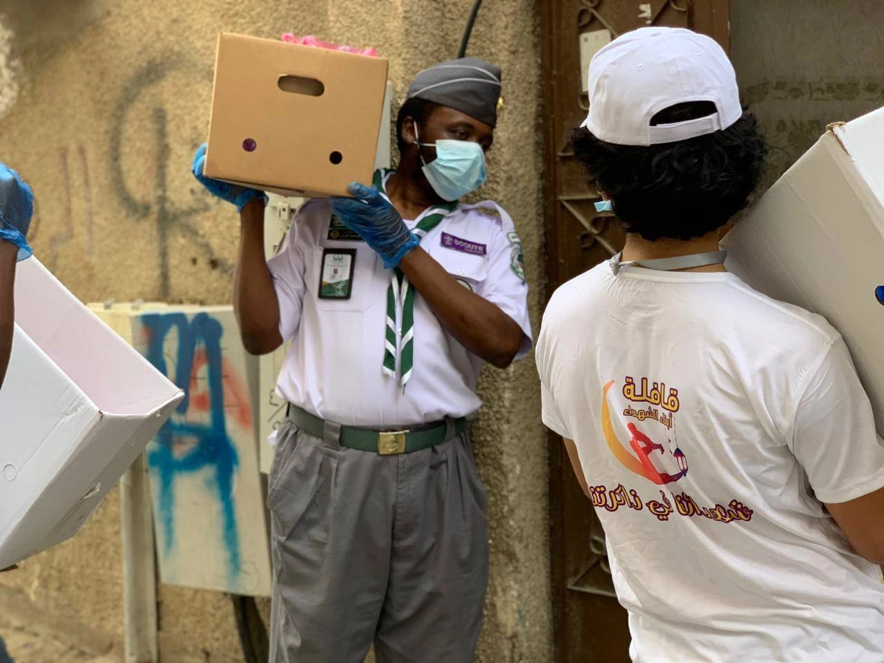 "قافلة أبناء الشهداء" توزع 2000 هدية في عيد الفطر المبارك