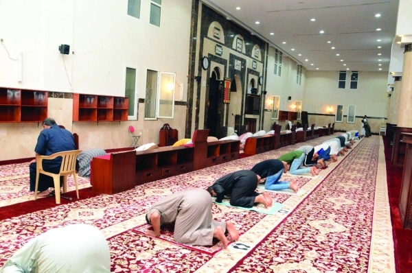 مصلون بأحد مساجد جدة   (مكة)