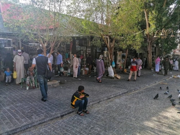 






سلوكيات مخالفة بعدم تطبيق الاحترازات داخل أحد الأسواق الشعبية بجدة            (أنس الحارثي)