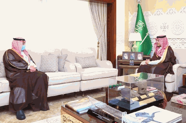نائب أمير المنطقة الشرقية يلتقي مدير عام فرع وزارة التجارة بالمنطقة الشرقية