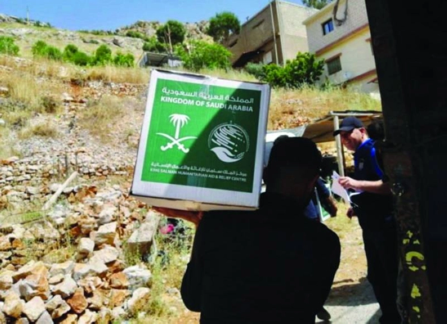 فريق مركز الملك سلمان للإغاثة والأعمال الإنسانية يوزع السلال الغذائية على الأسر اللبنانية والسورية والفلسطينية المتعففة
