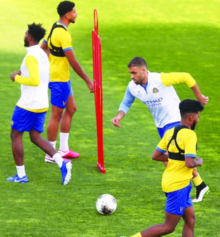 






تدريبات النصر والهلال قبل توقف الدوري في مارس                                                                                         (مكة)