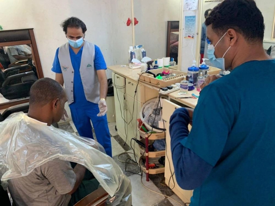 






فرق الأمانة خلال ضبطها المخالفين          (مكة)