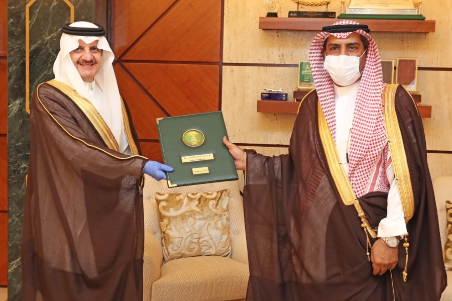 أمير الشرقية يلتقي مدير عام فرع وزارة البيئة والمياه والزراعة