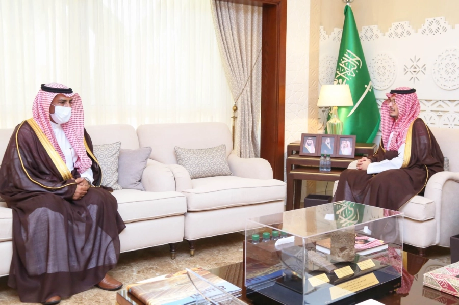 نائب أمير الشرقية يلتقي مدير عام فرع وزارة البيئة والمياه والزراعة