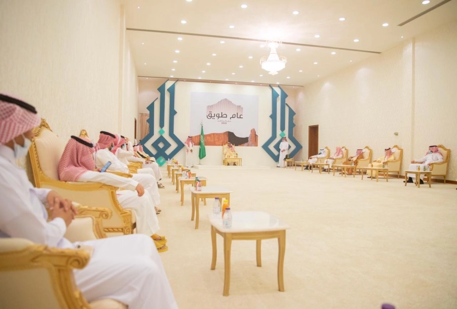 محافظ حفر الباطن ورئيس مجلس المسؤولية الاجتماعية (الفاء) يكرم الفائزين بمسابقة بيت القصيد