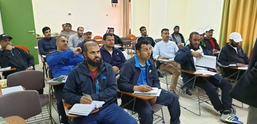 






دورة سابقة لإعداد الحكام السعوديين                          (مكة)