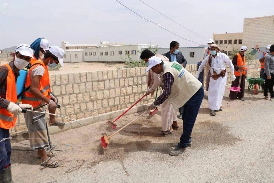 






نازحون يعملون في تنظيف مأرب                     (واس)