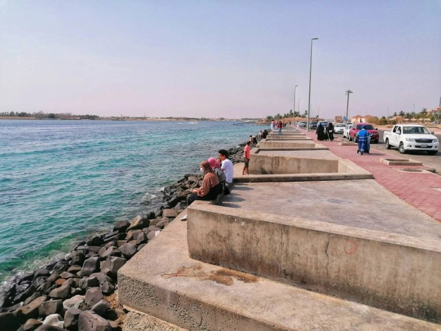 عائلات خلال وجودها في كورنيش أبحر بجدة                (أنس الحارثي)