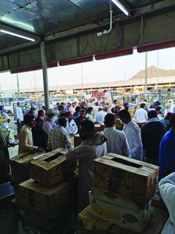 






زحام سوق الخضار والفواكه كما بدا أمس                                            (مكة)