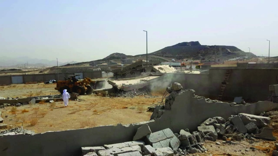 إزالة تعديات على أرض مساحتها 5 آلاف م2 في الحسينية بالعاصمة المقدسة 