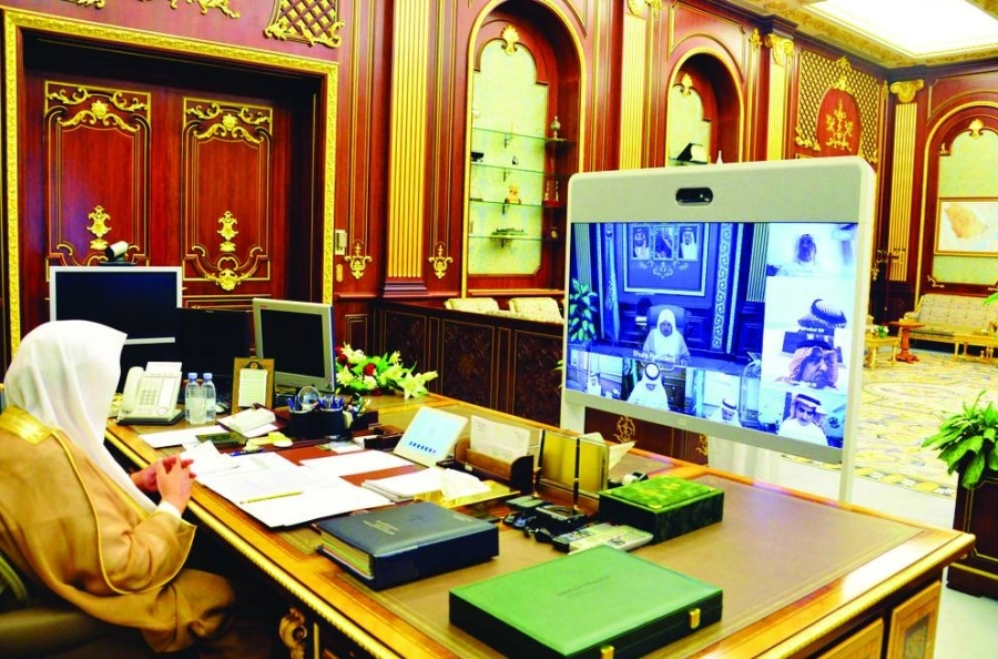 






عبدالله آل الشيخ لدى ترؤسه جلسة الشورى                                    (مكة)