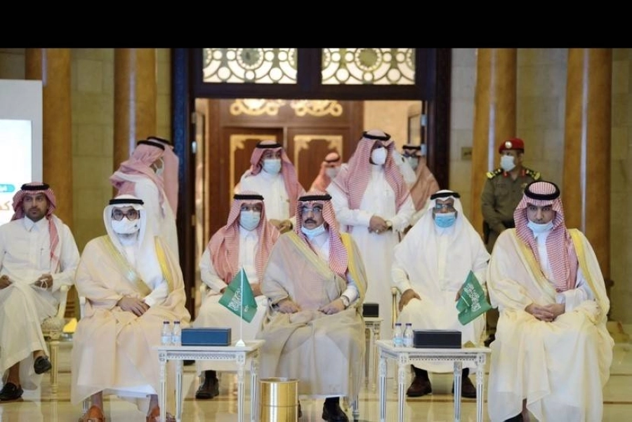 خالد الفيصل يكرم الداعمين لحملة برا بمكة