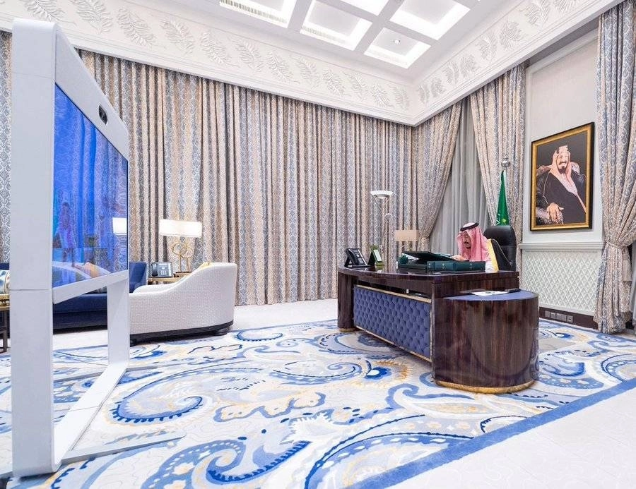 خادم الحرمين الشريفين خلال جلسة مجلس الوزراء (مكة)