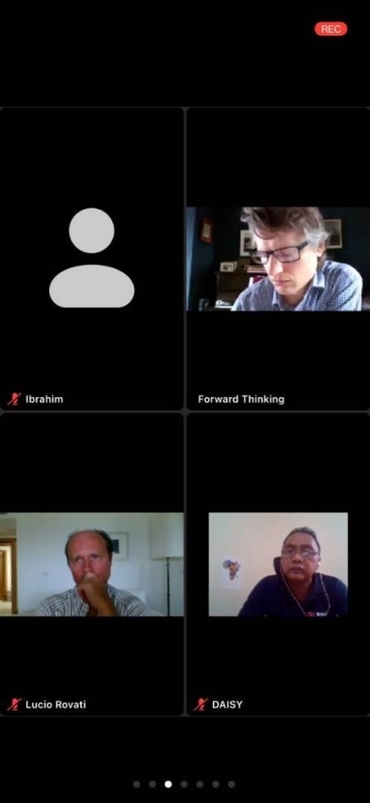 الأطباء المتطوعون خلال اللقاء الافتراضي