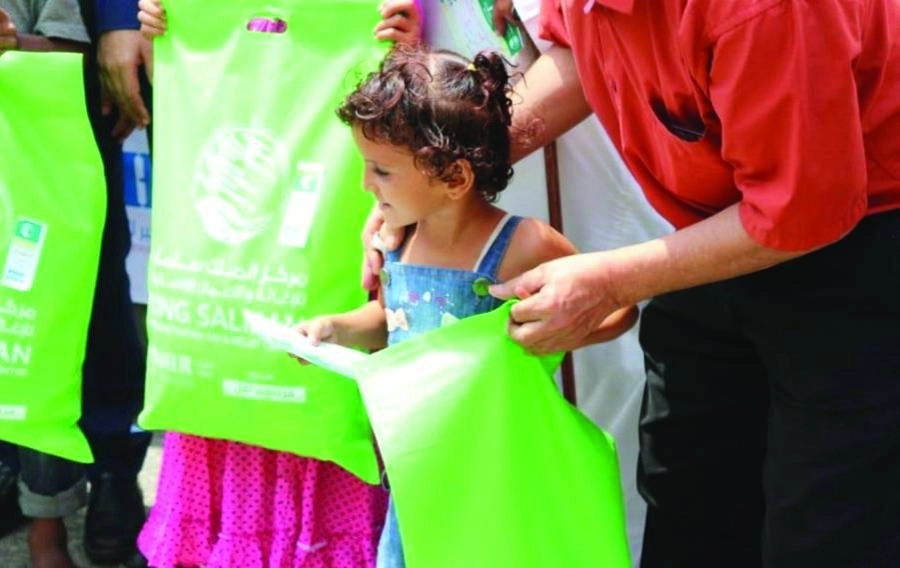 






طفلة يمنية تبتهج بكسوة العيد              (واس)