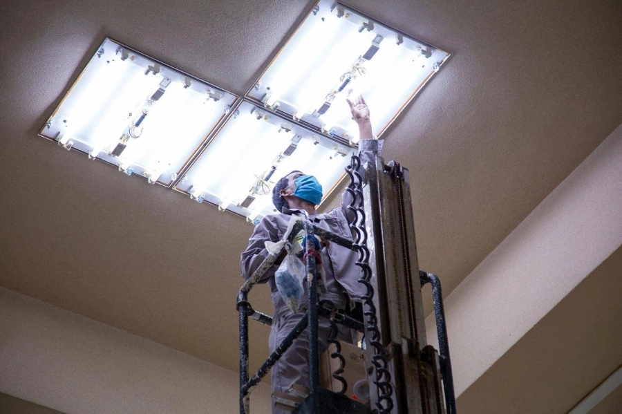 






جانب من صيانة الإضاءة                                         (مكة)