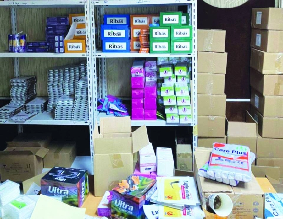 






مستلزمات طبية مخزنة بشكل عشوائي داخل المستودع                            (مكة)