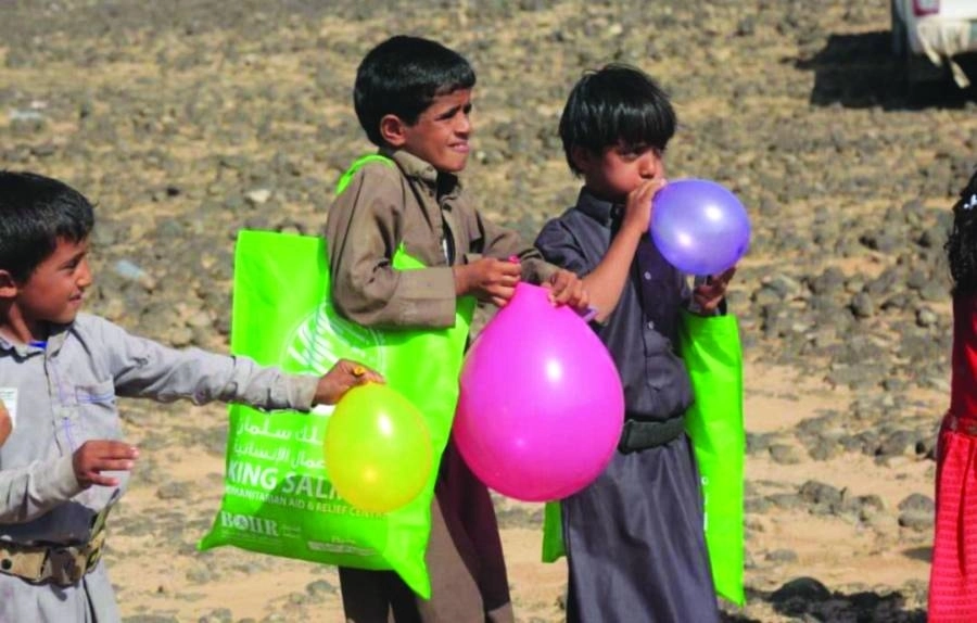 



فرحة العيد على وجوه أطفال يمنيين                                    (واس)