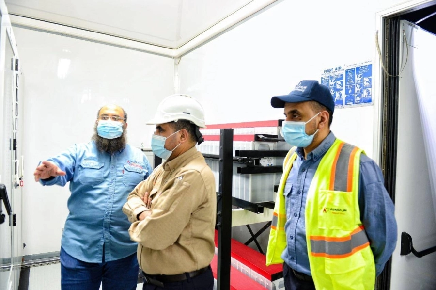 






من الفرق العاملة في الكهرباء               (مكة)