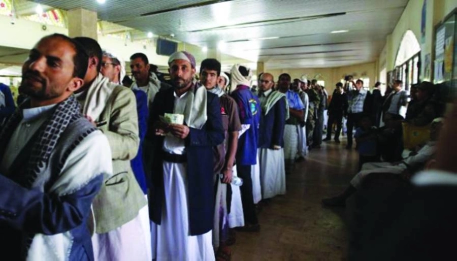 






معاناة كبيرة يعيشها الموظفون في صنعاء                                          (مكة)