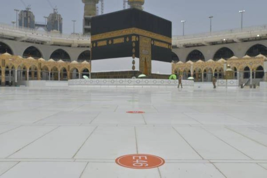 ملصقات أرضية لتنظيم المسارات  (مكة) 