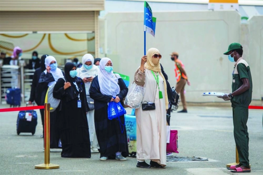 






الحجاج خلال وصولهم أمس إلى مشعر منى لقضاء يوم التروية                                                                                                                   (مكة)