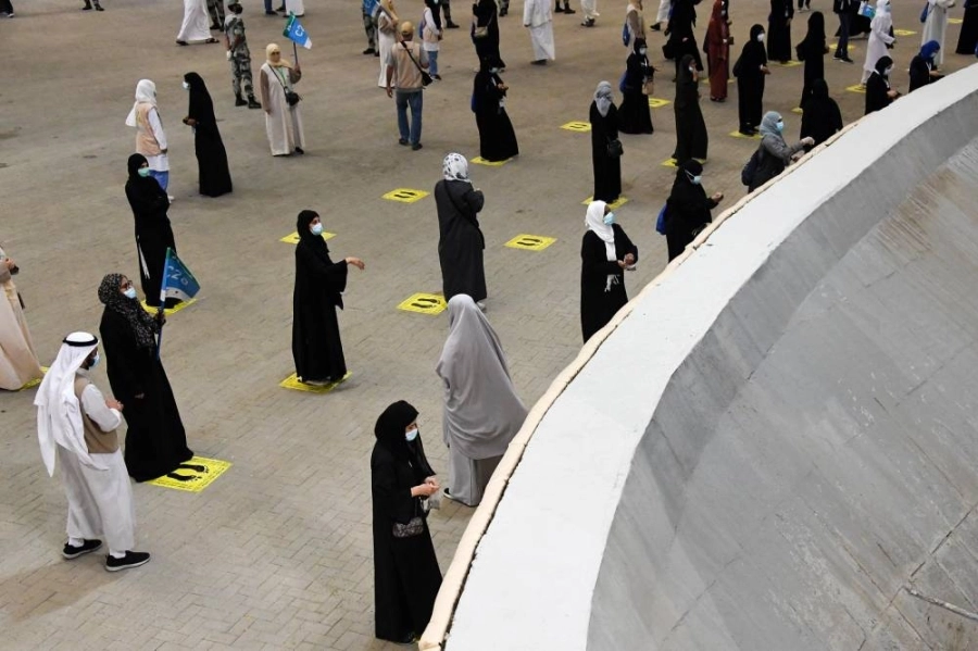 حاجات خلال رمي جمرة العقبة (مكة) 