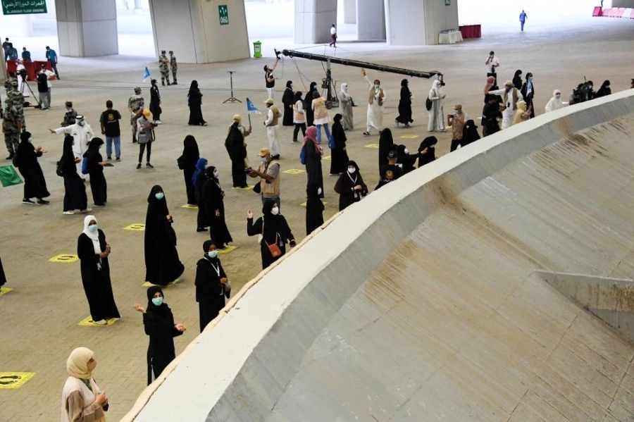 حاجات خلال رمي جمرة العقبة (مكة) 