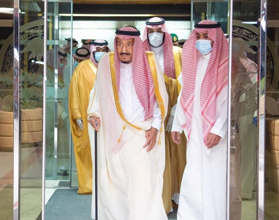 






الملك سلمان مغادرا المستشفى                                                                                                                                     (واس)