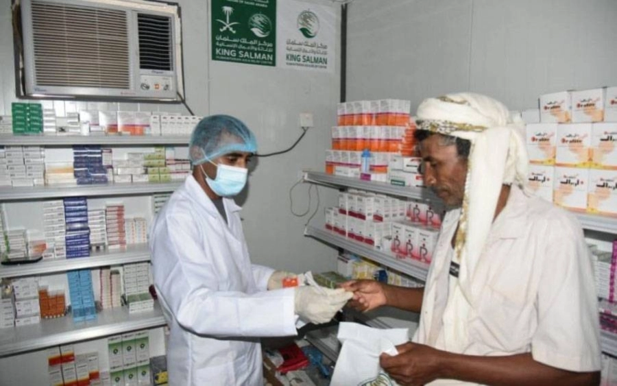 






يمني يحصل على أدوية                                                               (واس)