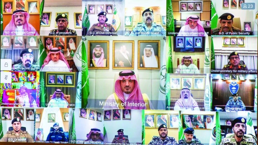 






عبدالعزيز بن سعود خلال اللقاء                                                                       (مكة)