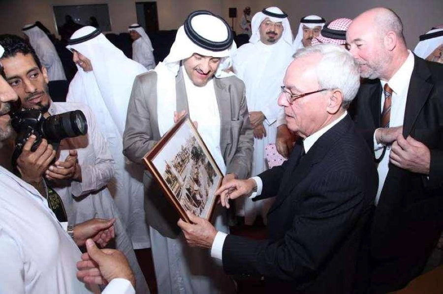 الأمير سلطان بن سلمان يعزي في وفاة المؤرخ العالمي د.ليال