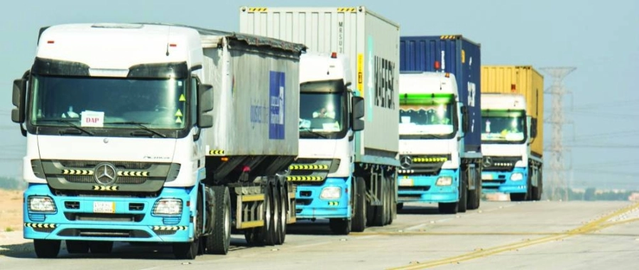 






شاحنات نقل على أحد الطرق الرئيسية                            (مكة)