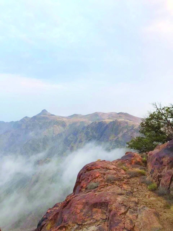 السحاب يعانق جبال الفقرة (مكة)