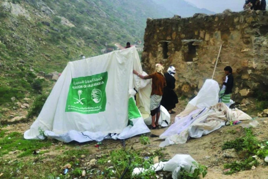 






فريق مركز الملك سلمان ينصب أحد الخيام