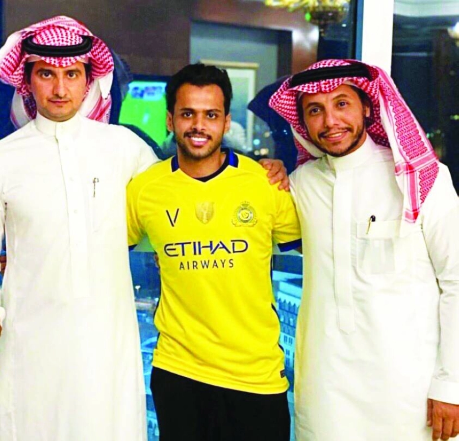 



عبدالفتاح عسيري عقب انتقاله للنصر                                     (مكة)