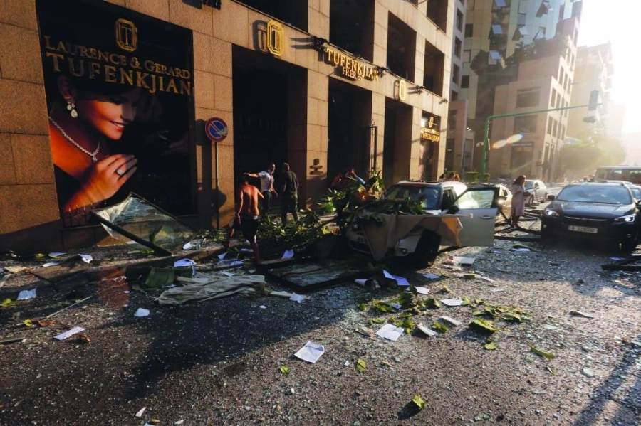 آثار الدمار في أحد شوارع بيروت (د ب أ)