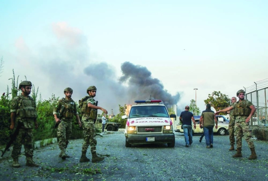 دخان كثيف رافق الانفجار (د ب أ)