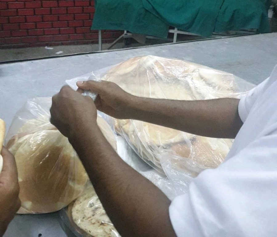 عدم ارتداء القفازات                                                                                                                                                                                                             (مكة)