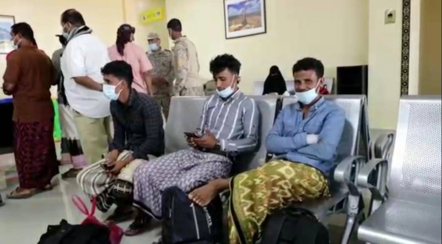 "تحالف دعم الشرعية" في اليمن تنقل 162 طالبا وطالبة من سقطرى إلى عدن جوا