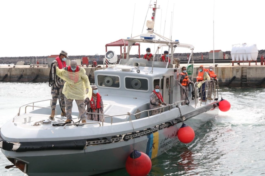 حرس الحدود يخلي بحارا تركيا على متن سفينة في مياه البحر الأحمر (واس)