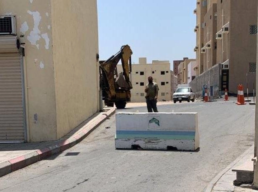 من أعمال إزالة الحواجز الخرسانية (مكة)