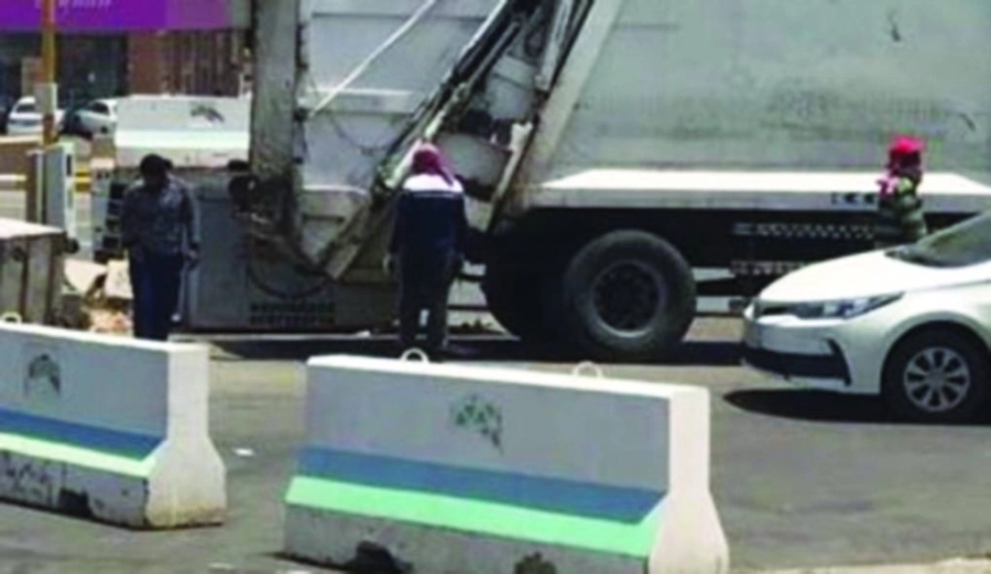 






 من إزالة الحواجز الخرسانية                (مكة)