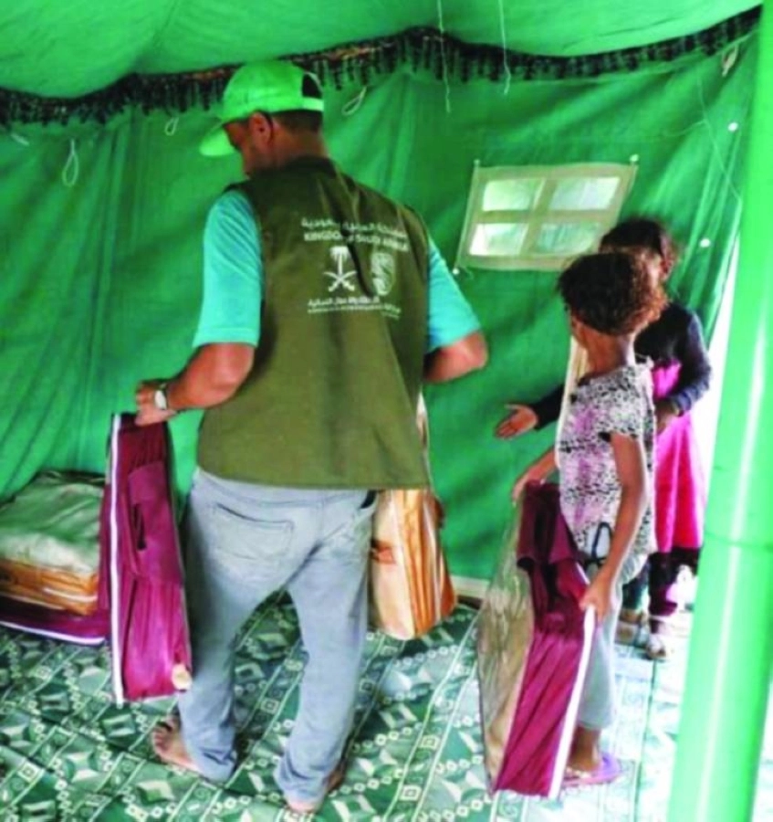 






إيصال المواد الإغاثية لإحدى الأسر         (واس)