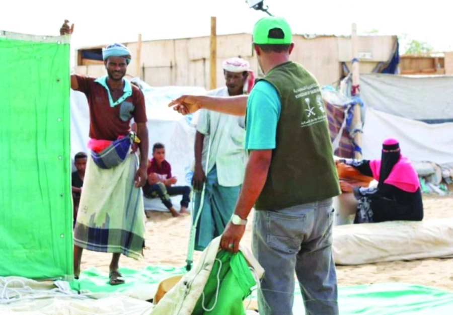 






فريق مركز الملك سلمان ينصب الخيام للمتضررين