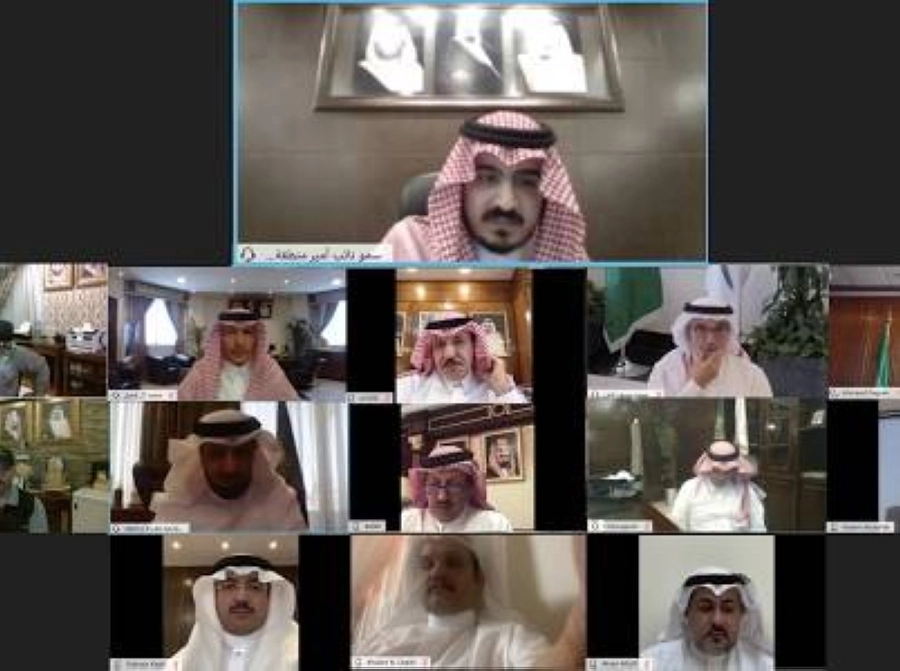 بدر بن سلطان يجتمع بلجنة الطوارئ بمنطقة مكة المكرمة