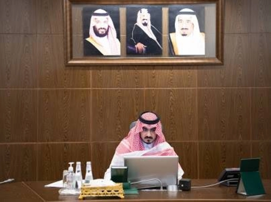 بدر بن سلطان يجتمع بلجنة الطوارئ بمنطقة مكة المكرمة