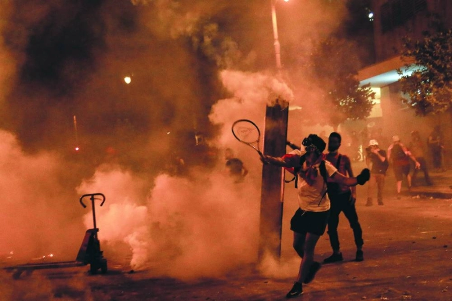 






احتجاجات وغضب في الشارع اللبناني