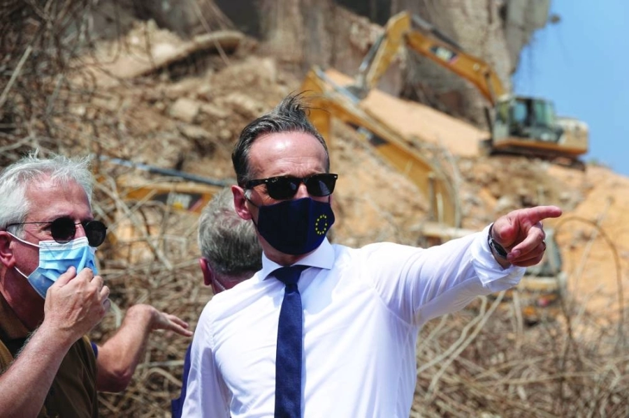 






وزير الخارجية الألماني هايكو ماس خلال تجوله في موقع الانفجار  (د ب أ)